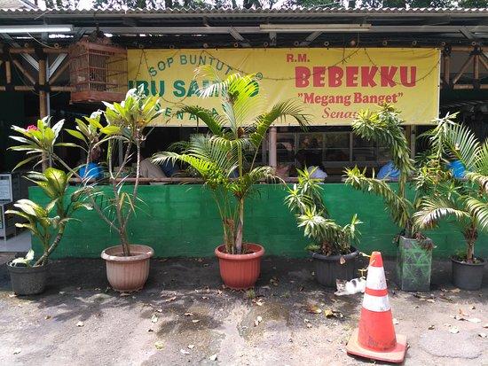 Warung Sop Buntut Ibu Samino Senayan